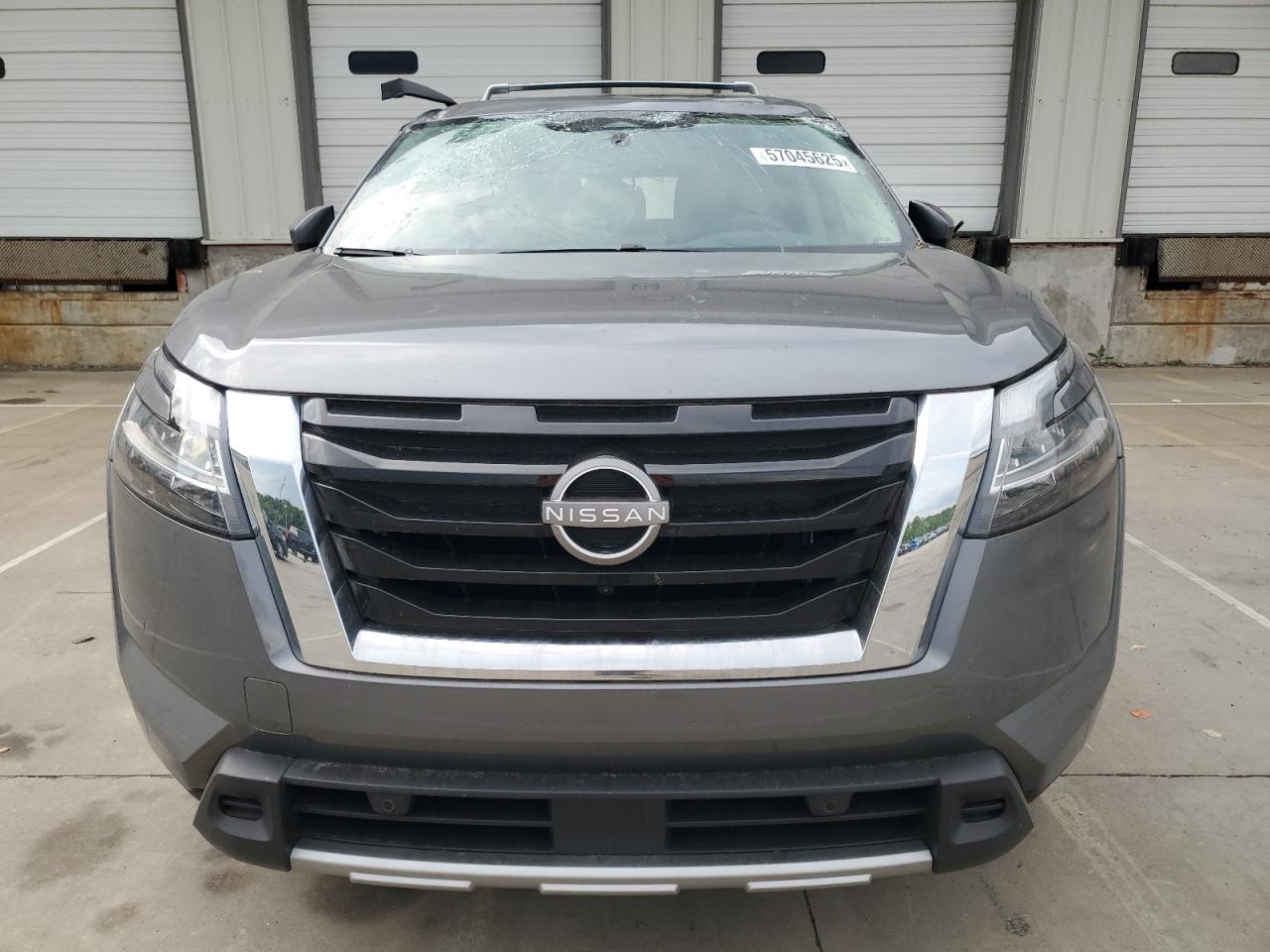 Nissan Pathfinder Platinum Image 6