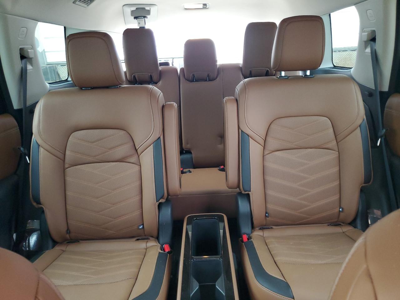 Nissan Pathfinder Platinum Image 12