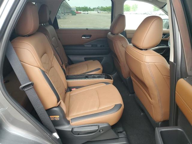 Nissan Pathfinder Platinum Image 13