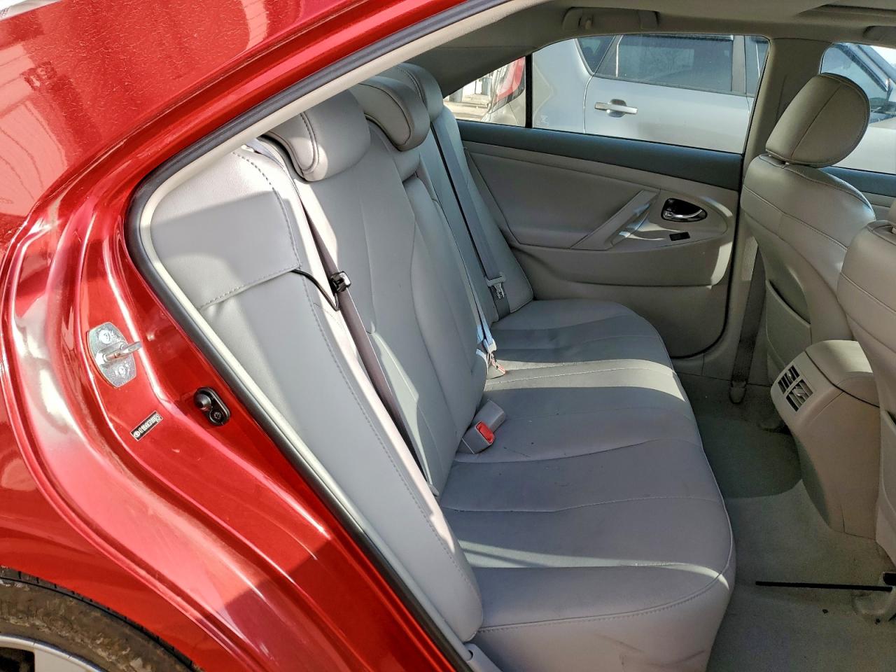 Toyota Camry Hybrid Image 3