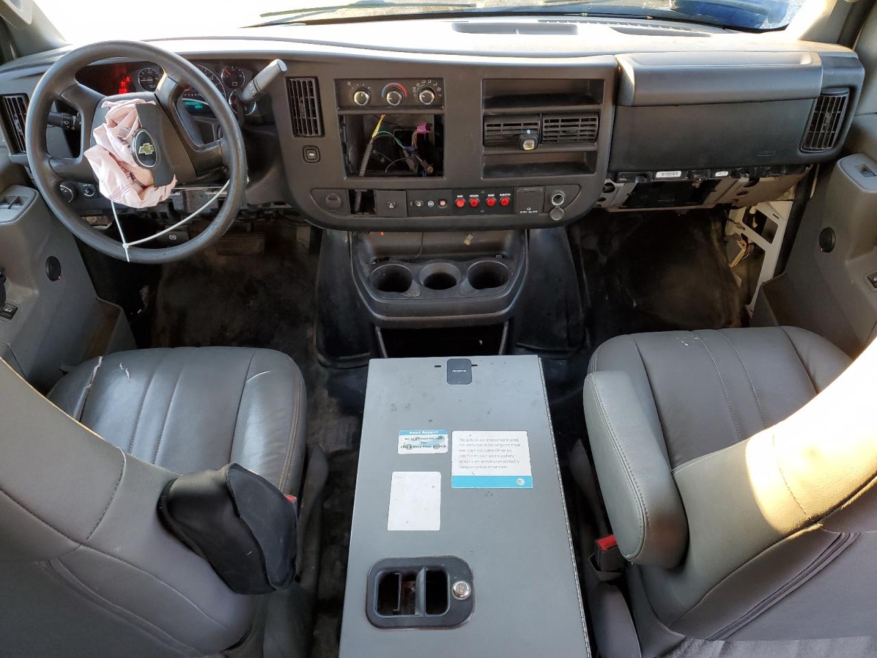 Chevrolet Express Image 6
