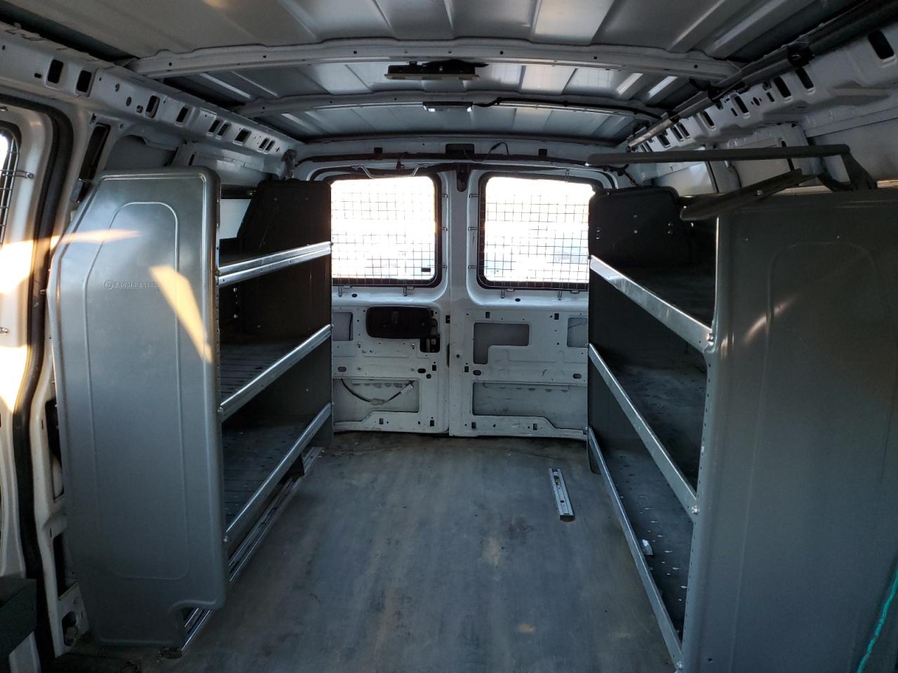 Chevrolet Express Image 10