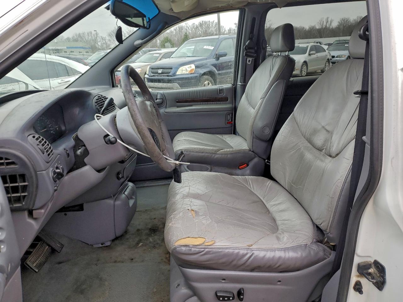 Chrysler Minivan Lxi Image 5