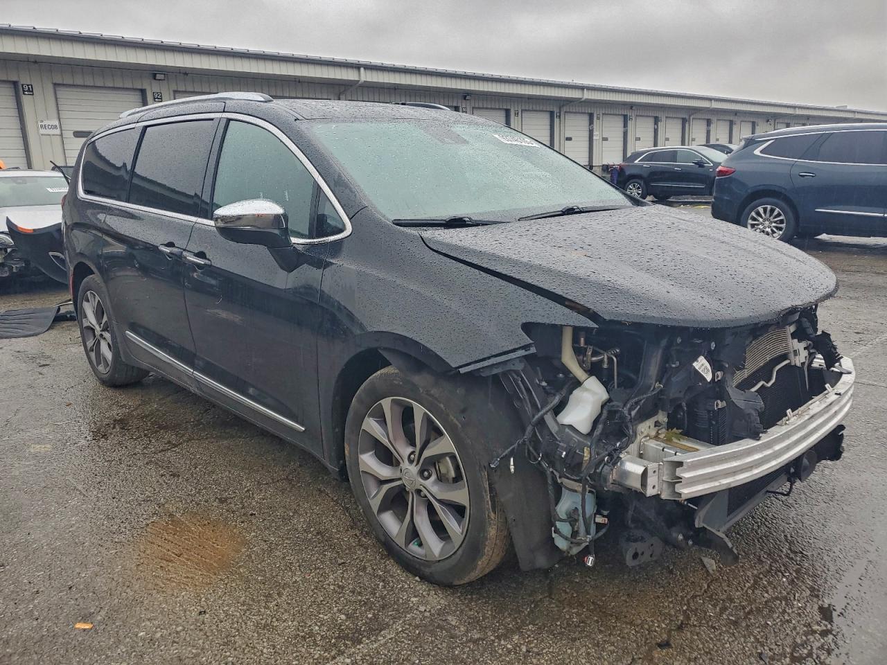 Chrysler Pacifica Limited Image 11