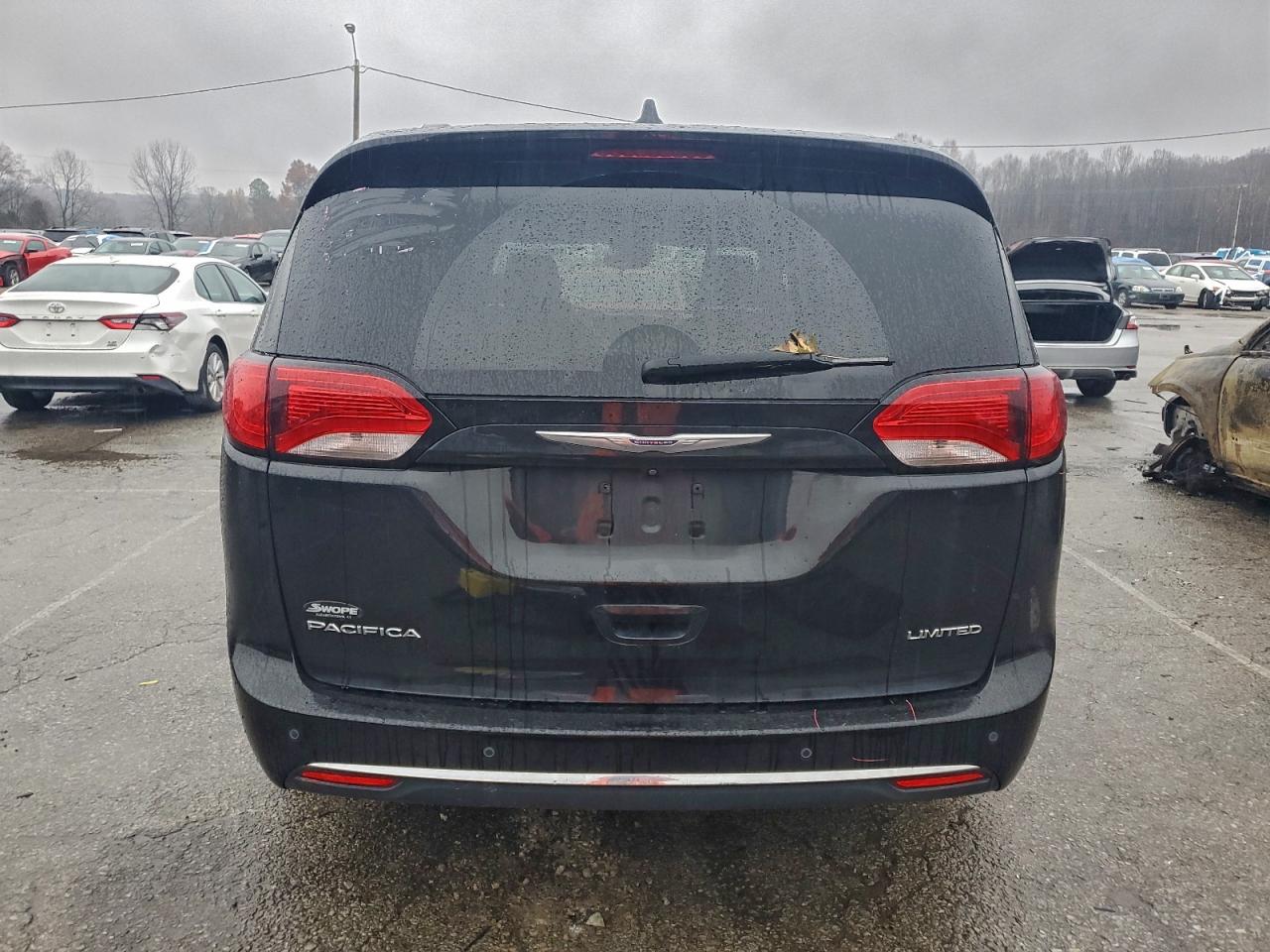 Chrysler Pacifica Limited Image 5