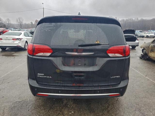 Chrysler Pacifica Limited Image 5