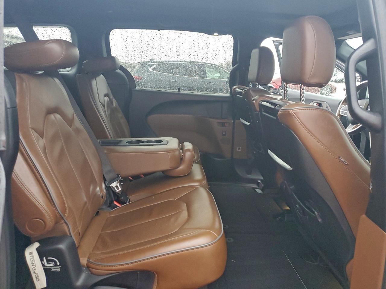 Chrysler Pacifica Limited Image 14