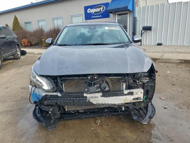 Nissan Altima Sv Image 2