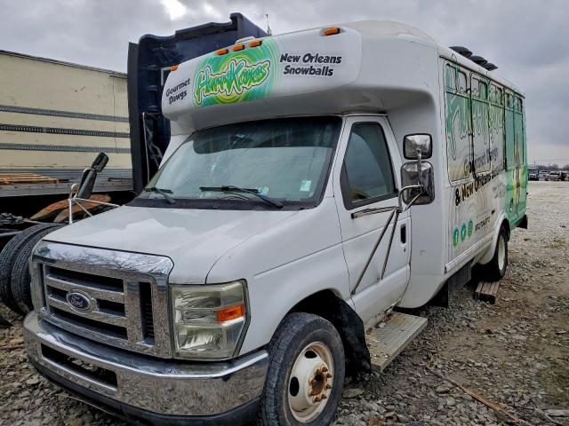 Ford Econoline E450 Super Duty Cutaway Van Image 4