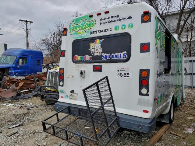 Ford Econoline E450 Super Duty Cutaway Van Image 2