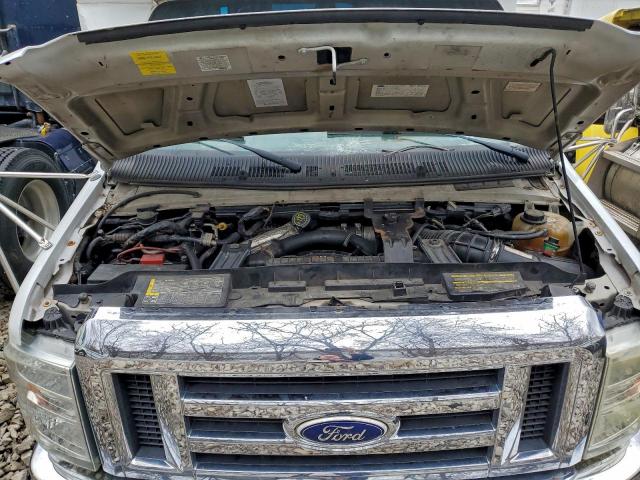 Ford Econoline E450 Super Duty Cutaway Van Image 8