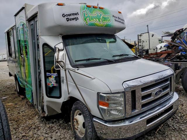 Ford Econoline E450 Super Duty Cutaway Van Image 10